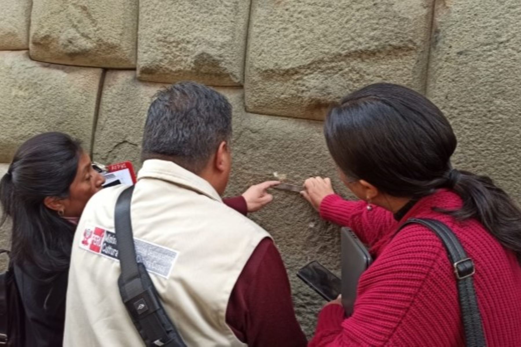 En la calle Hatunrumiyoc de la ciudad del Cusco se ubica la Piedra de los 12 Ángulos, famosa por el perfecto trabajo y ensamblaje de sus esquinas. Foto: Mincul