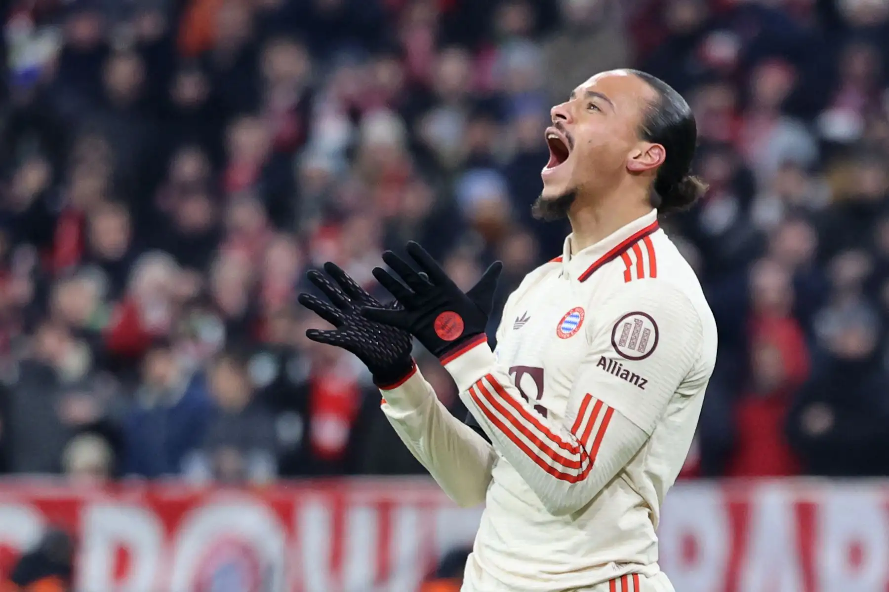 El delantero alemán del Bayern de Múnich, Leroy Sane, reacciona durante el partido de vuelta de la fase eliminatoria de la Liga de Campeones de la UEFA entre el FC Bayern de Múnich y el Celtic.
Foto: AFP