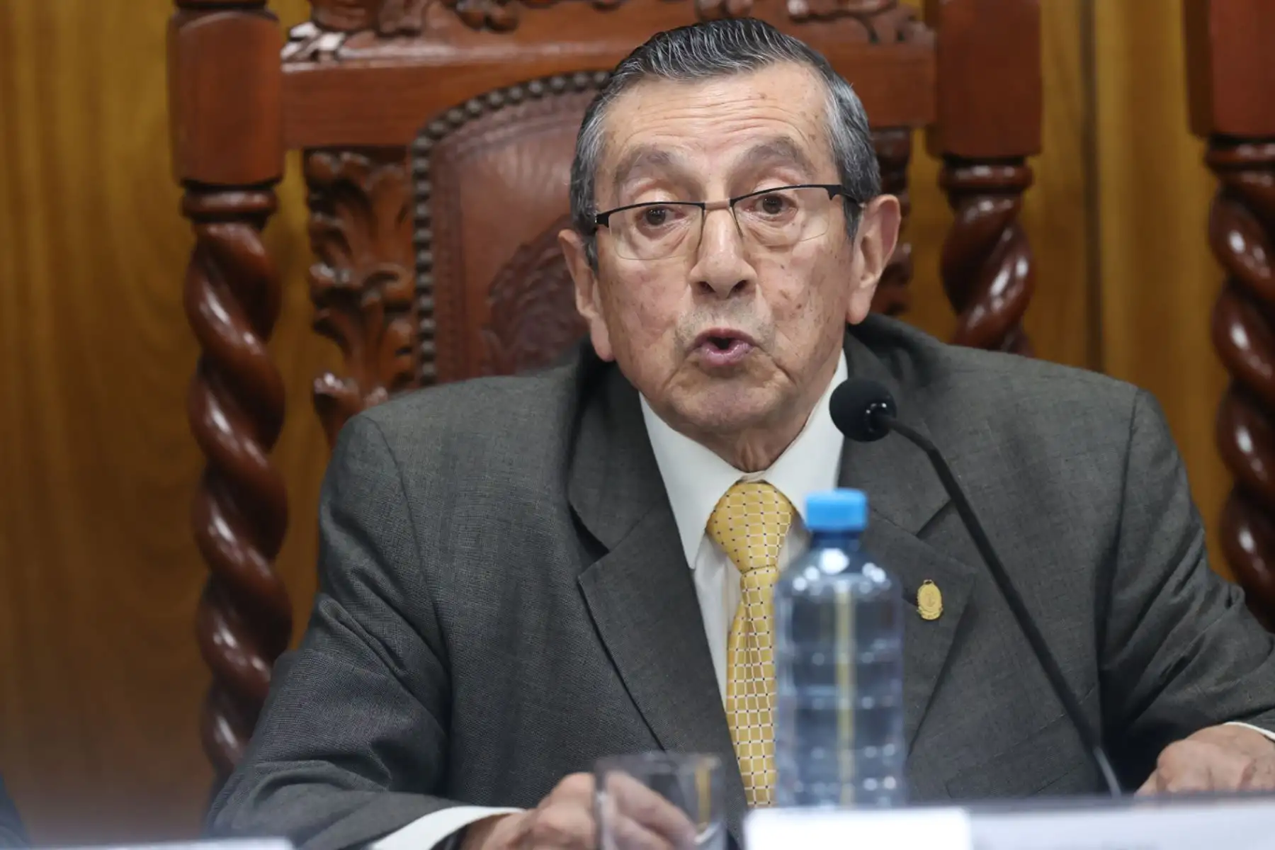 La Fiscal de la Nación Delia Espinoza encabezó la conferencia de prensa del Equipo Especial Lava Jato donde mostraron los avances y resultados de las investigaciones que llevan a cabo como parte de la persecución de delitos de corrupción de funcionarios, lavado de activos , contra la administración de justicia y crimen organizado. Acompañaron a la fiscal de izquierda a derecha: Germán Juárez Atoche, Rafael Vela Barba, el vocero del MP, Víctor Cubas y José Domingo Pérez. 
Foto: ANDINA/Juan Carlos Guzmán