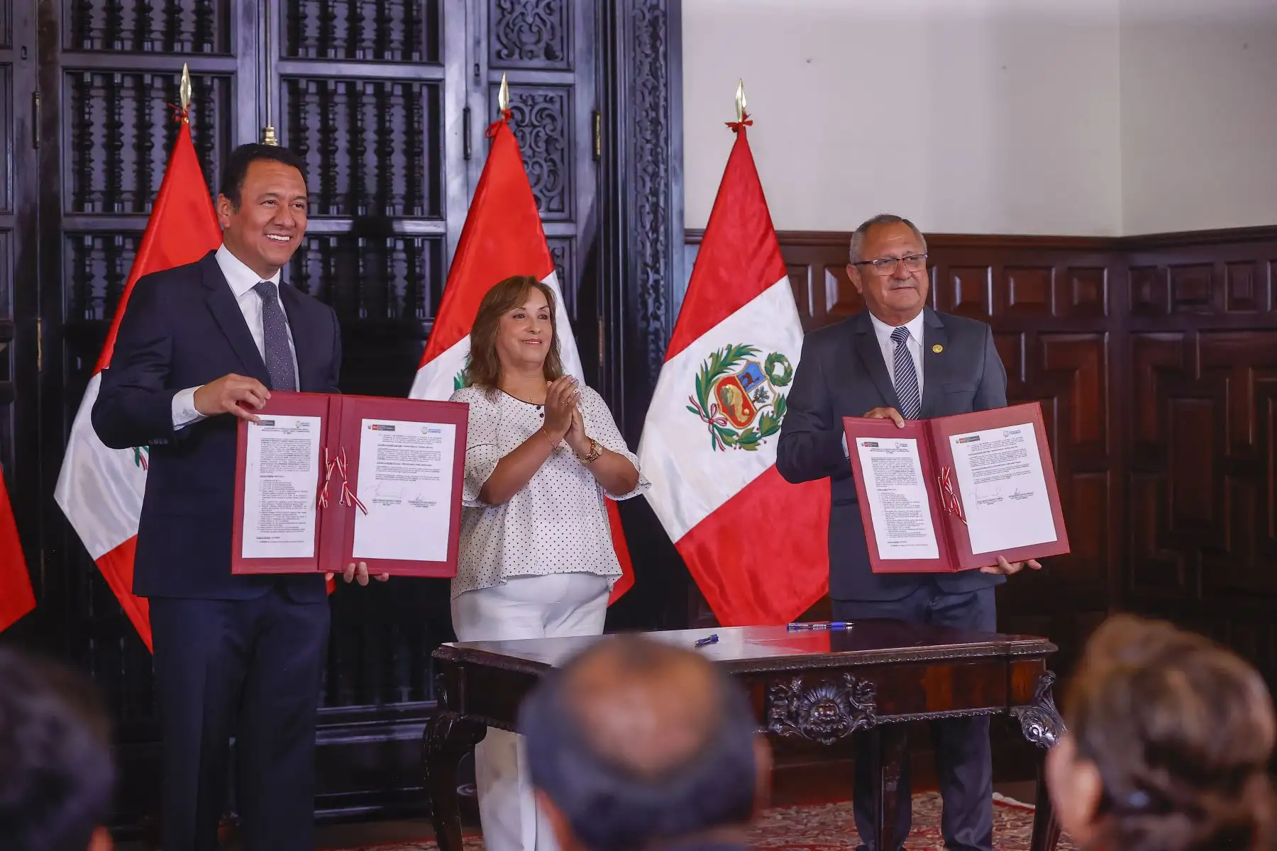 Firma del convenio para la transferencia del Proyecto de irrigación de la margen derecha del río Tumbes 376. Foto: ANDINA/Prensa Presidencia