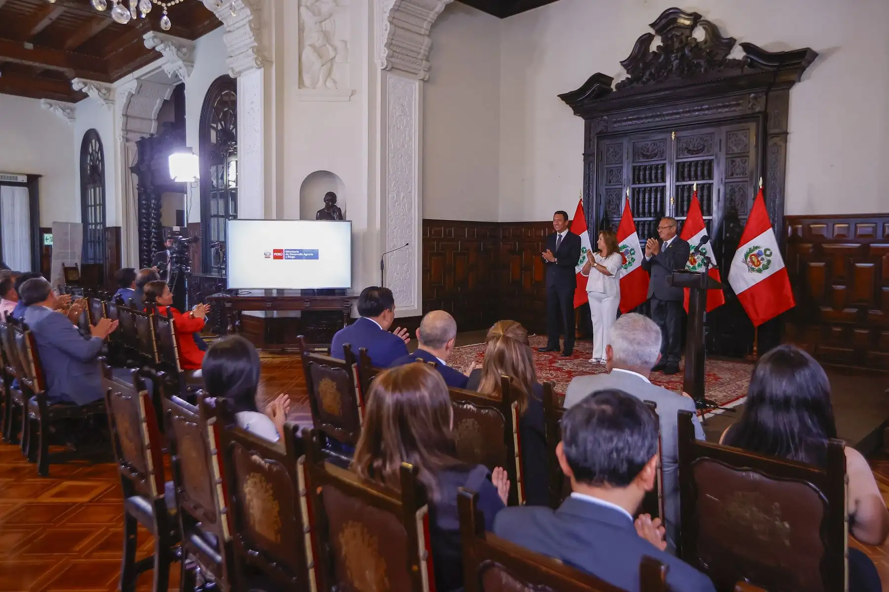 Firma del convenio para la transferencia del Proyecto de irrigación de la margen derecha del río Tumbes 376. Foto: ANDINA/Prensa Presidencia