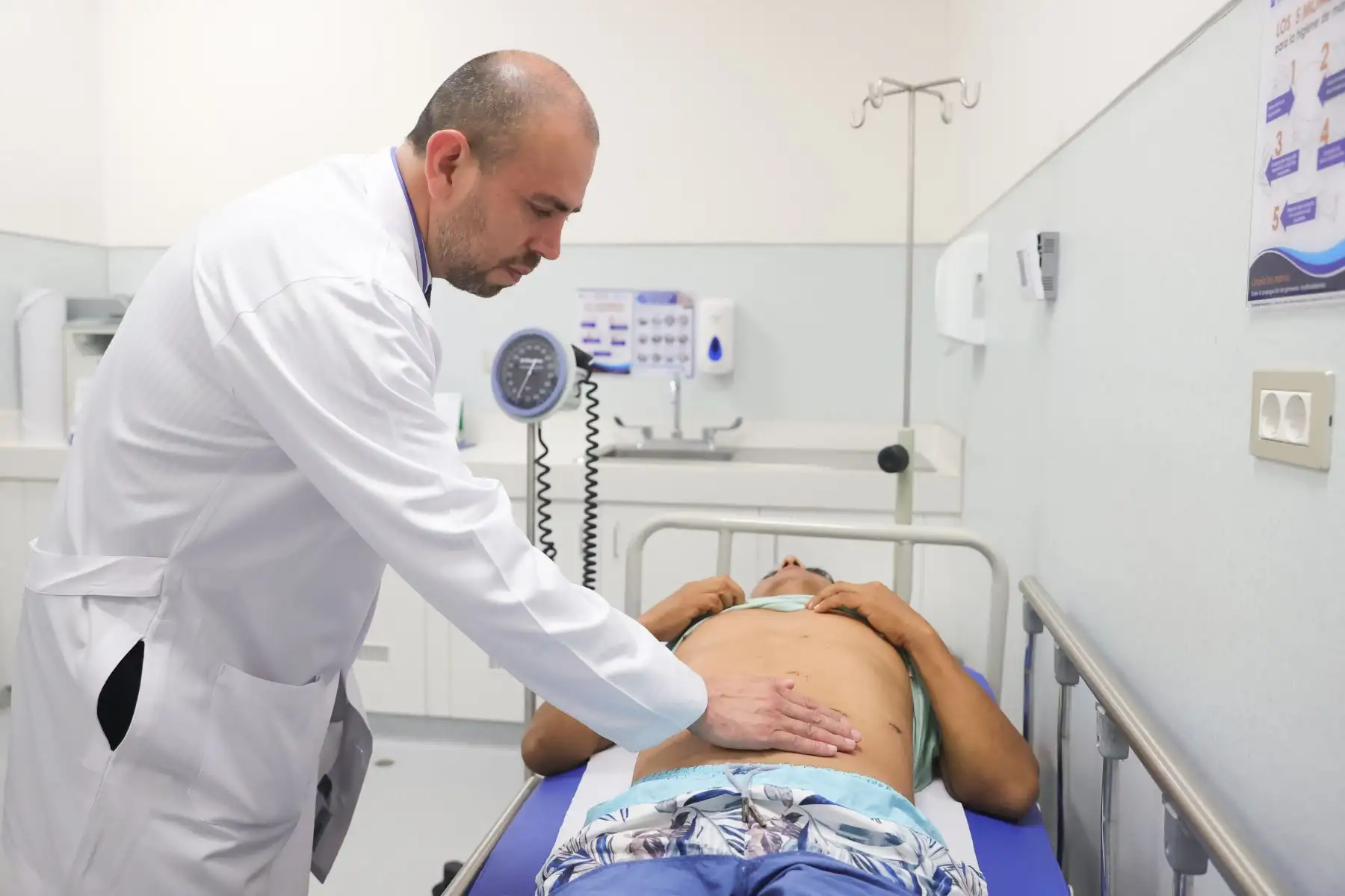 El INEN es el primer centro especializado en Perú que usa la cirugía robótica en cáncer.Dr. Néstor Sánchez, director ejecutivo del Departamento de Cirugía de Abdomen, INEN. Foto: ANDINA/Melina Mejía
