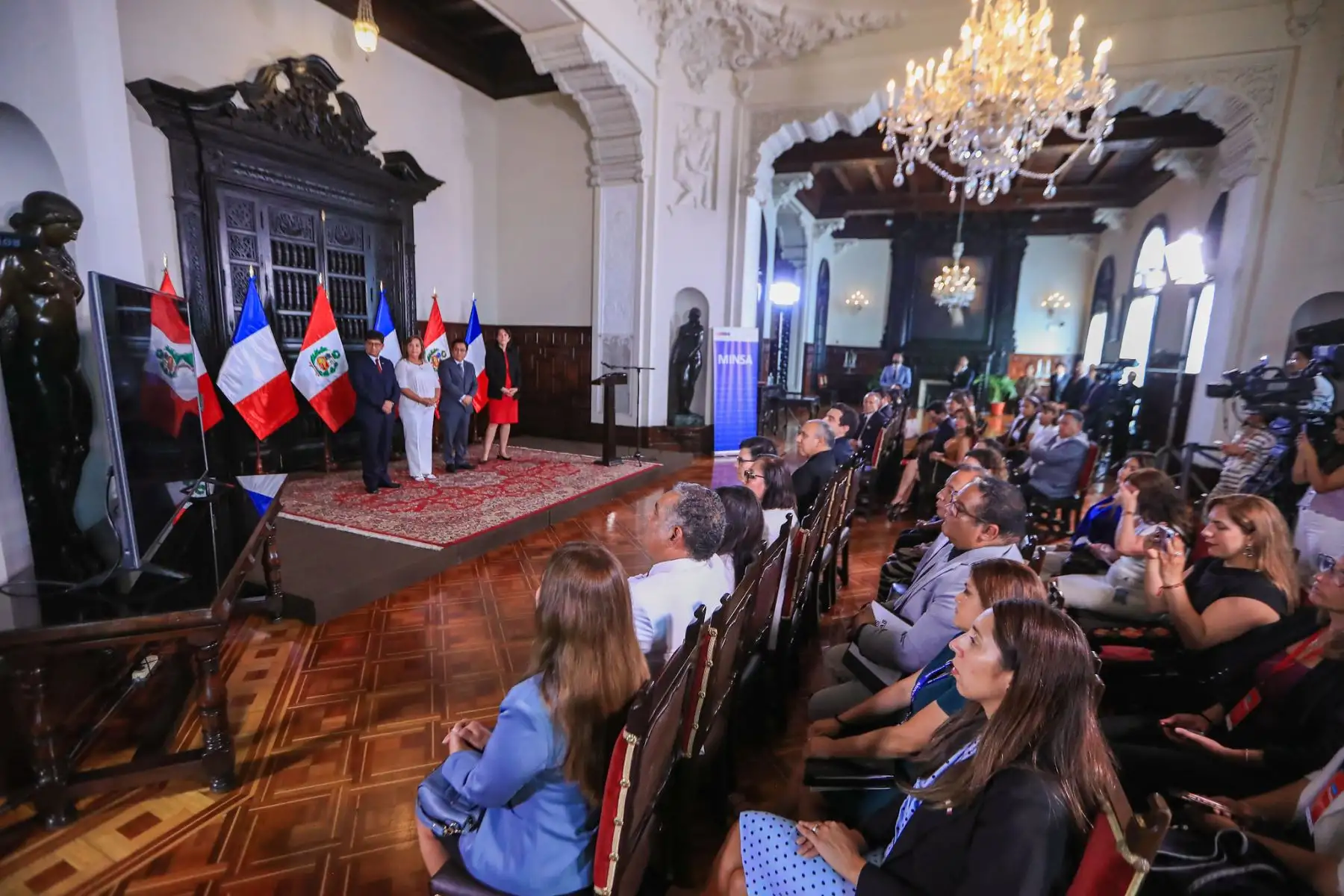 Suscripción de la adenda al contrato de Estado a Estado para la gestión del proyecto del Hospital Goyeneche, de Arequipa. Foto: ANDINA/Prensa Presidencia