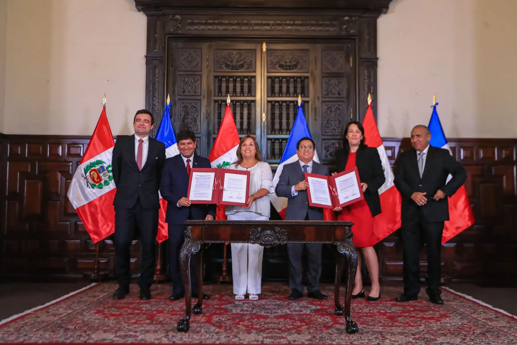 Suscripción de la adenda al contrato de Estado a Estado para la gestión del proyecto del Hospital Goyeneche, de Arequipa. Foto: ANDINA/Prensa Presidencia