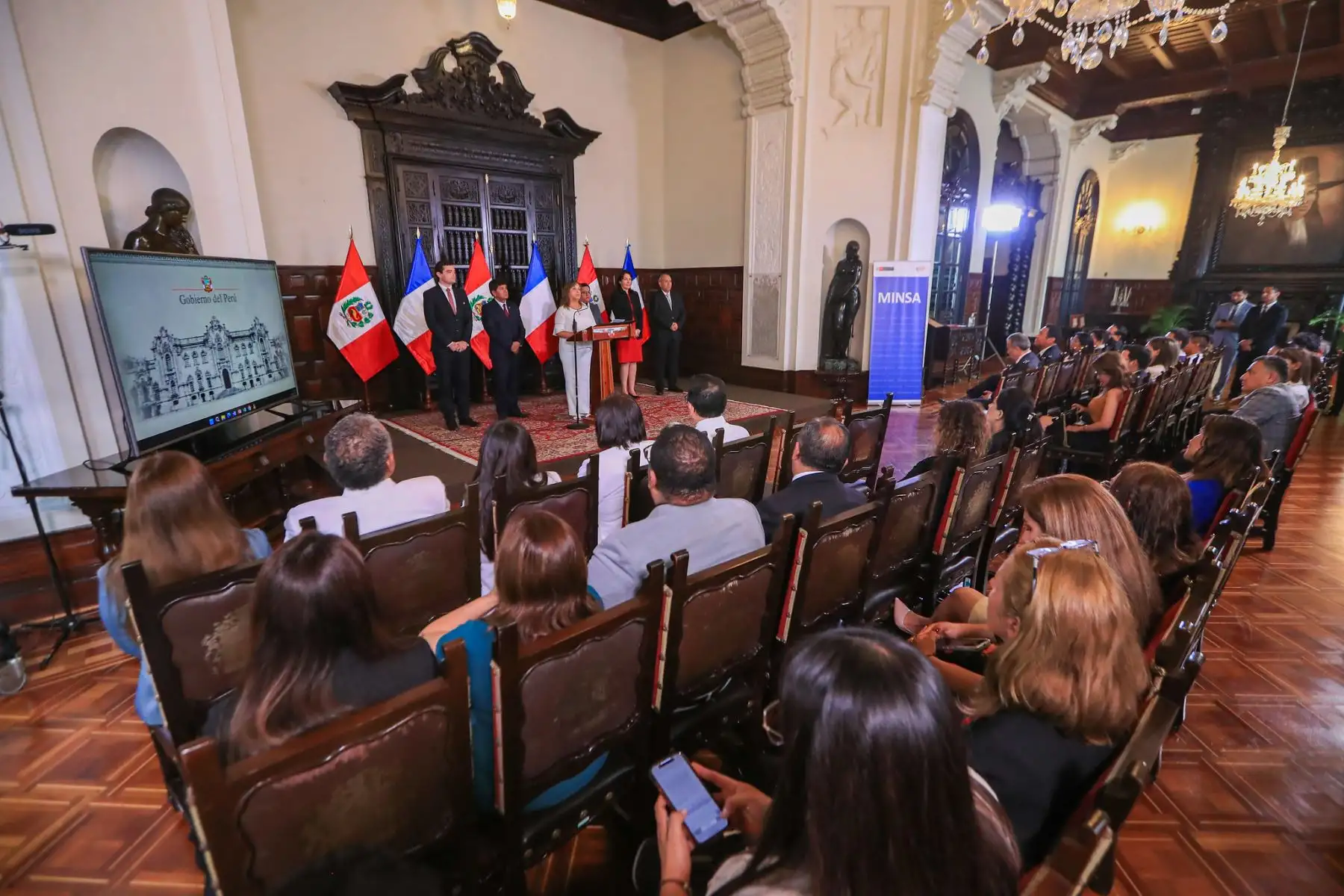 Suscripción de la adenda al contrato de Estado a Estado para la gestión del proyecto del Hospital Goyeneche, de Arequipa. Foto: ANDINA/Prensa Presidencia
