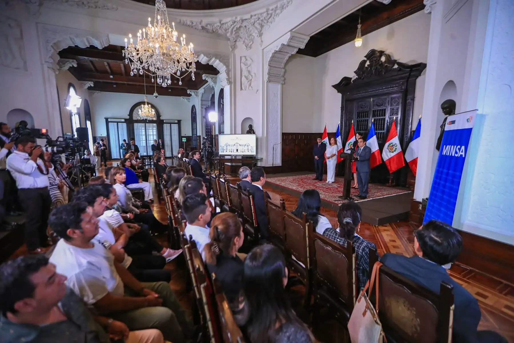 Suscripción de la adenda al contrato de Estado a Estado para la gestión del proyecto del Hospital Goyeneche, de Arequipa. Foto: ANDINA/Prensa Presidencia