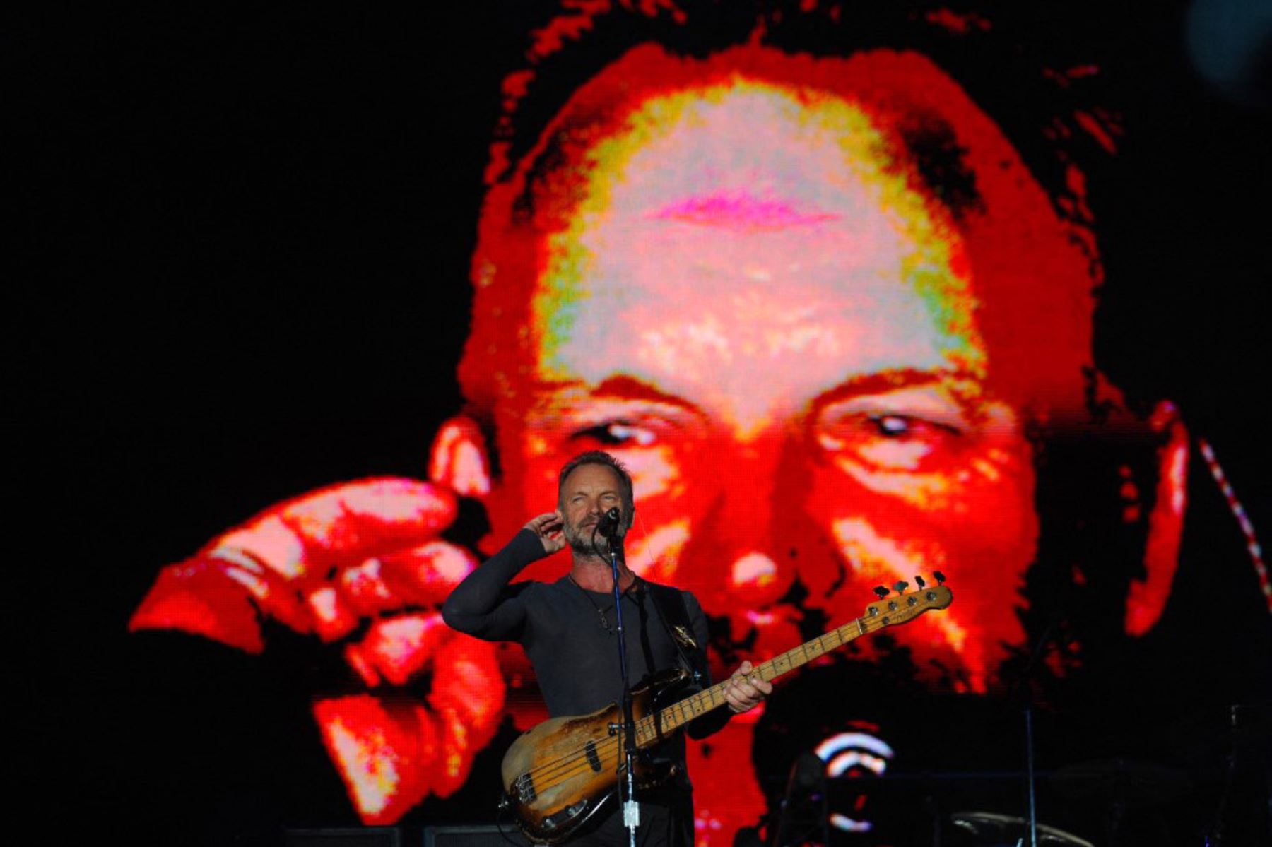 Sting, miembro de la banda británica The Police, actúa durante el festival de música Rock in Rio en Arganda del Rey, cerca de Madrid, el 5 de julio de 2008. Foto: AFP