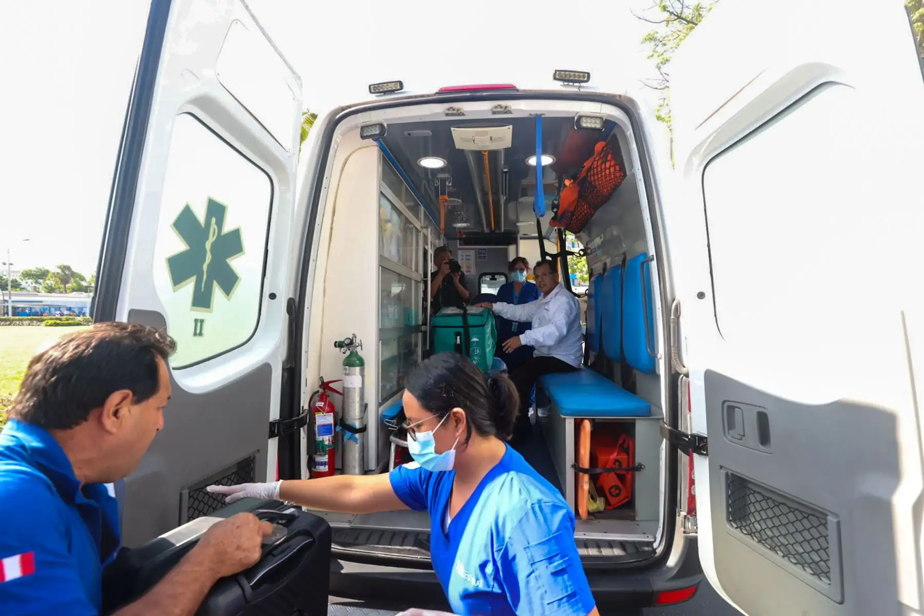 Llegada de órganos donados por un joven piurano que falleció a causa de una lesión cerebral. Dichos órganos fueron trasladados por un helicóptero de la Fuerza Aérea hasta las instalaciones del hospital Edgardo Rebagliatti.

Foto: ANDINA/Juan Carlos Guzmán Negrini