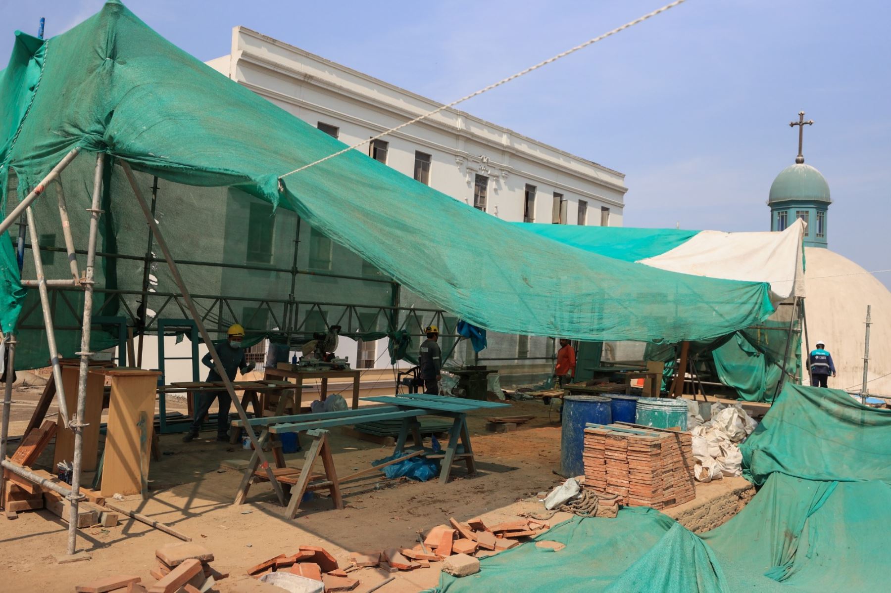 Situada al costado de la basílica Nuestra Señora del Rosario, la iglesia de la Veracruz era otro reto para el equipo de restauración, ya que se encontraba dañada tanto por fuera como por dentro debido a los sismos de 1746 y 1940 ocurridos en Lima y Callao.  Foto: ANDINA / Jhonel Rodríguez Robles