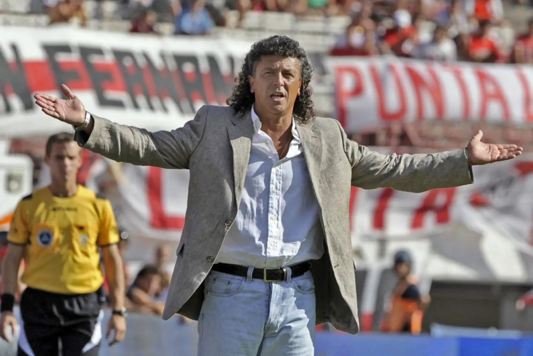 El entrenador del River Plate, Néstor Gorosito, durante el partido de la primera división de Argentina contra Colón en el estadio Monumental, en Buenos Aires, el 8 de febrero de 2009. El partido terminó empatado 2-2. Foto: AFP