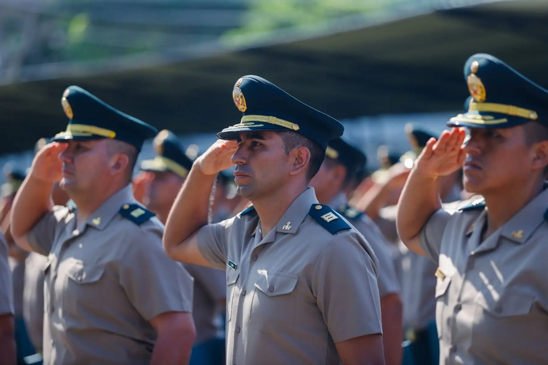 La presidenta Dina Boluarte participa en la ceremonia de alta de los oficiales subalternos de servicios de la Policía Nacional del Perú, quienes se incorporan con el grado de capitán. Foto: ANDINA/Prensa Presidencia