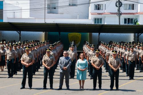 Presidente Dina  Boluarte participa en ceremonia de alta de oficiales subalternos de la PNP