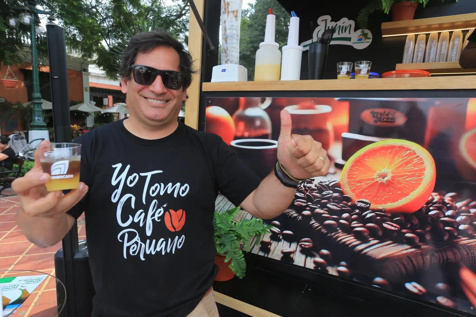 Activación del Coffee Truck con la estrategia de promoción del verano: Cold Brew y las bebidas frías en base a café..FOTO:ANDINA/Hector Vinces.
