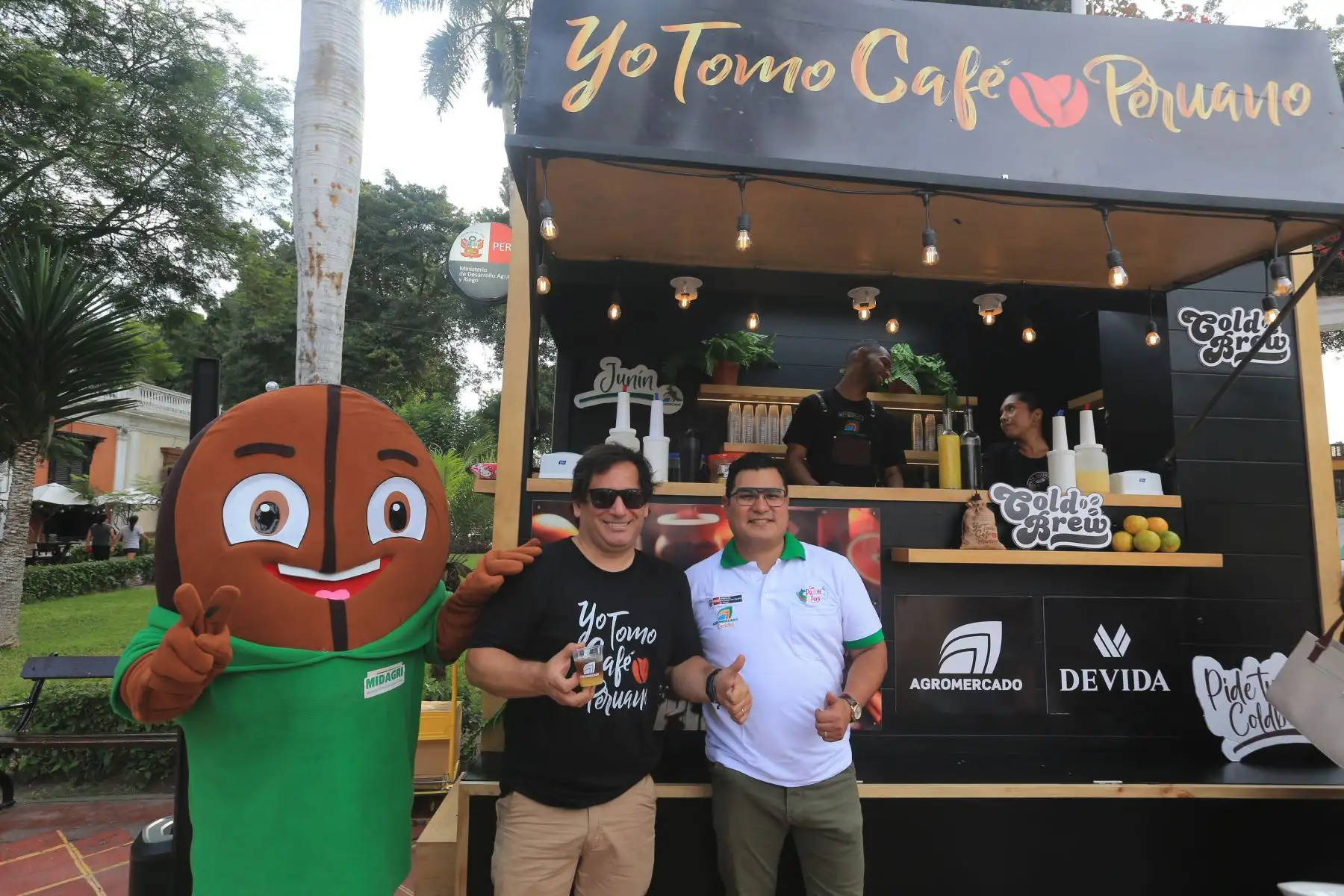 Activación del Coffee Truck con la estrategia de promoción del verano: Cold Brew y las bebidas frías en base a café..FOTO:ANDINA/Hector Vinces.