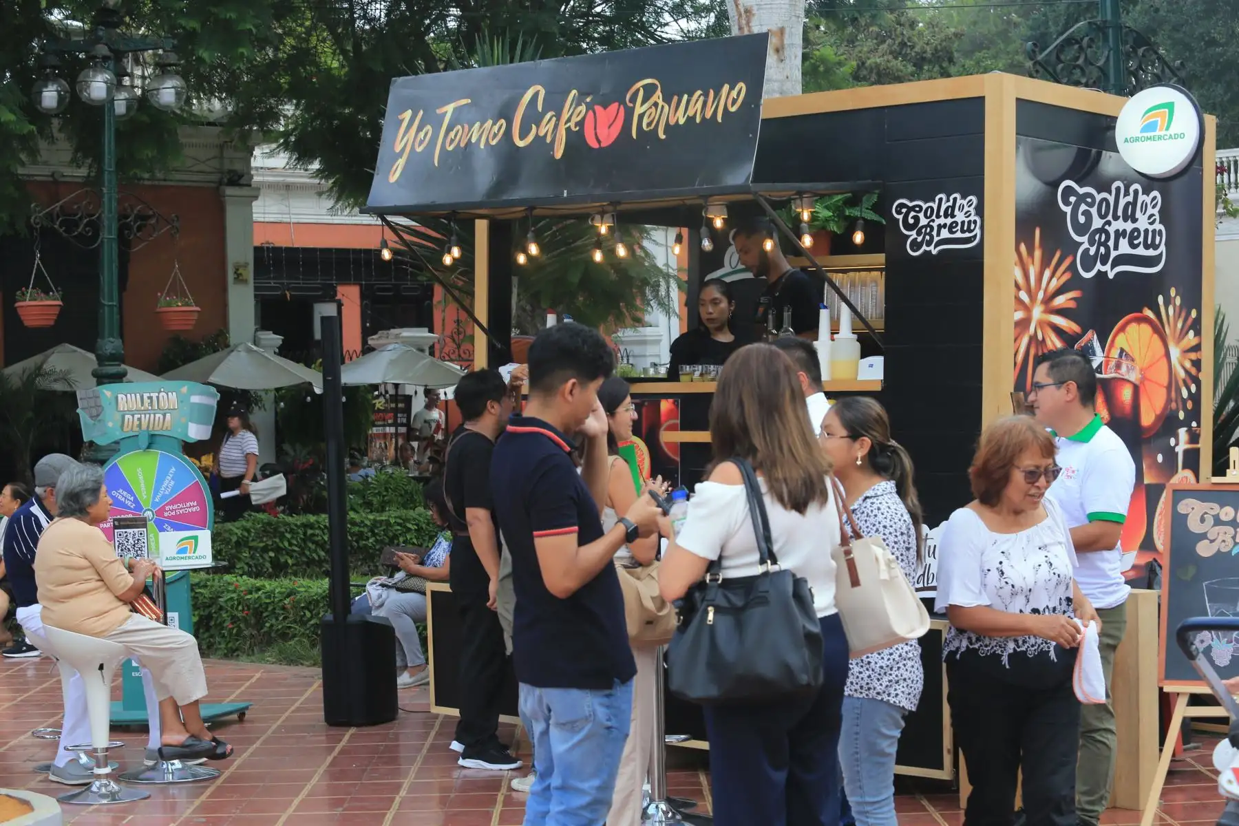 Activación del Coffee Truck con la estrategia de promoción del verano: Cold Brew y las bebidas frías en base a café..FOTO:ANDINA/Hector Vinces.