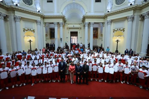 Congreso reconoce a deportistas medallistas de los Juegos Bolivarianos Ayacucho 2024 .