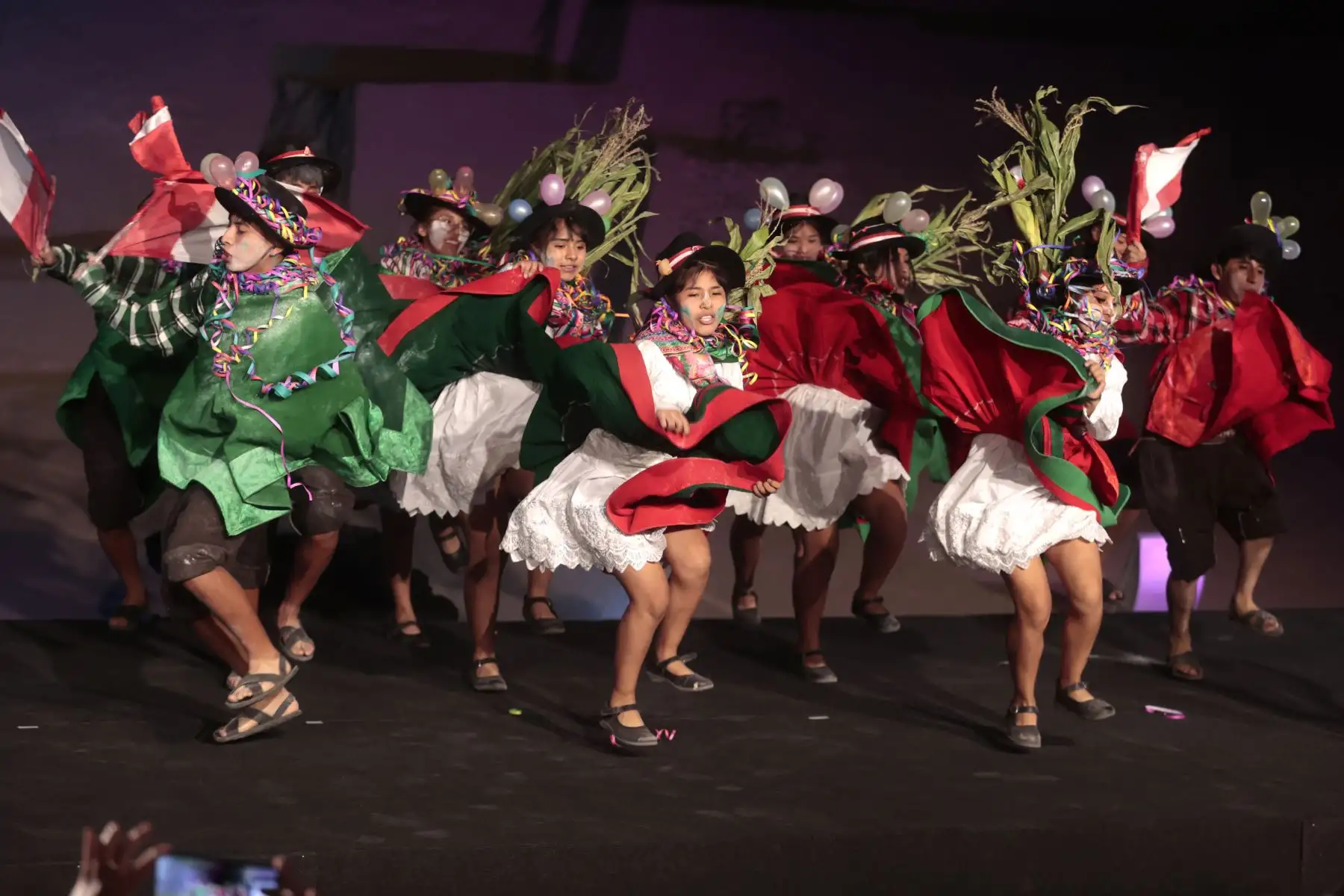En una emotiva ceremonia, la ministra de Comercio Exterior y Turismo, Desilú León, hizo entrega del reconocimiento a los cinco destinos peruanos que han sido designados por la ONU Turismo como parte de la prestigiosa lista de los “Mejores Pueblos Turísticos del Mundo” (“Best Tourism Villages” – BTV)
Foto: ANDINA/Vidal Tarqui