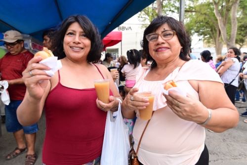 Piuranos celebraron el Día del Emoliente con más de mil degustaciones gratuitas