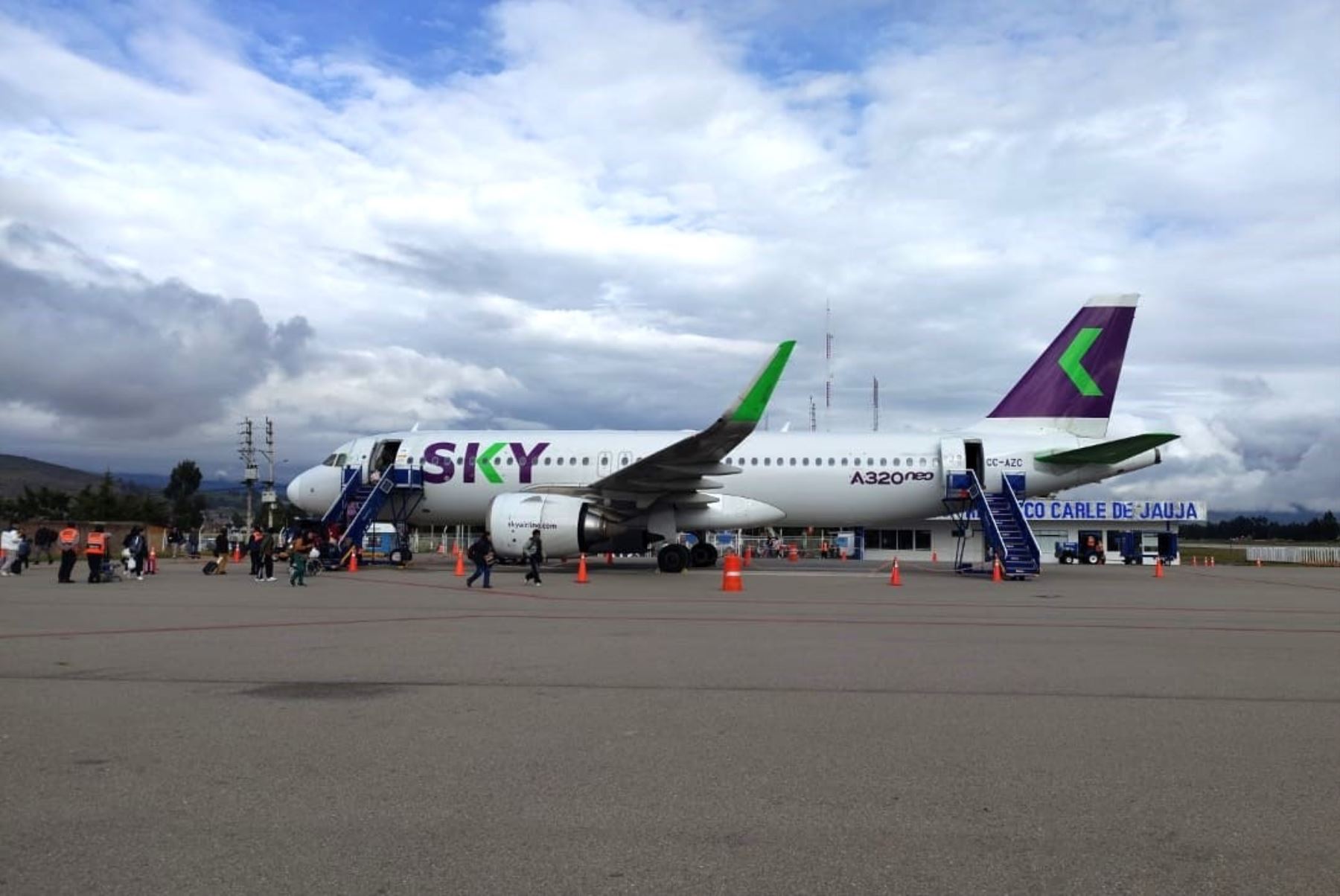 Con un vuelo de la compañía Sky Airlines, con más de 140 pasajeros, esta mañana se reanudó los vuelos en el aeropuerto de Jauja, informó Córpac. ANDINA/Difusión