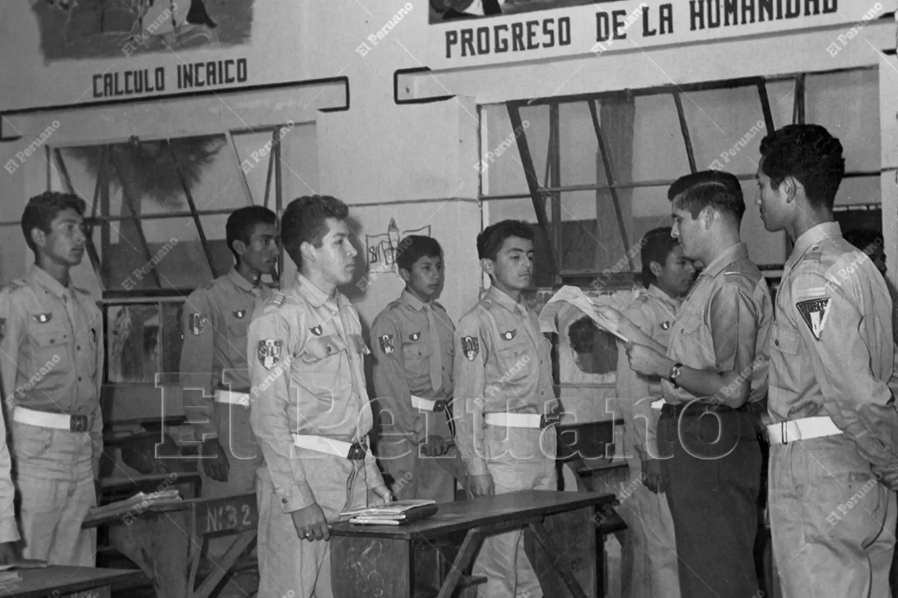 Chiclayo - 29 octubre 1966 / Oficiales de la Guardia Civil dictan cursos intensivos a policías escolares del Colegio Nacional San José. Foto:  Archivo Histórico de El Peruano