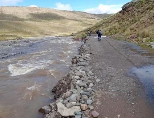 En Arequipa reportan caída de huaicos en zona media y alta de la región que han afectado varias vías de comunicación.