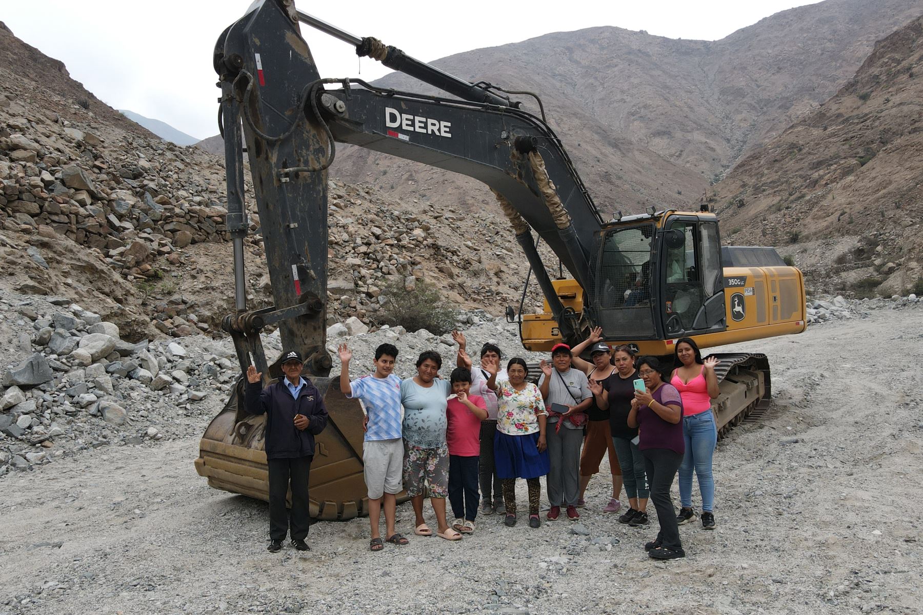 La Autoridad Nacional del Agua (ANA) desplegó en tiempo récord maquinaria pesada en el sector de Ricardo Palma, en Huarochirí, ante el pedido preocupado de sus vecinos.  Foto: ANDINA/Difusión