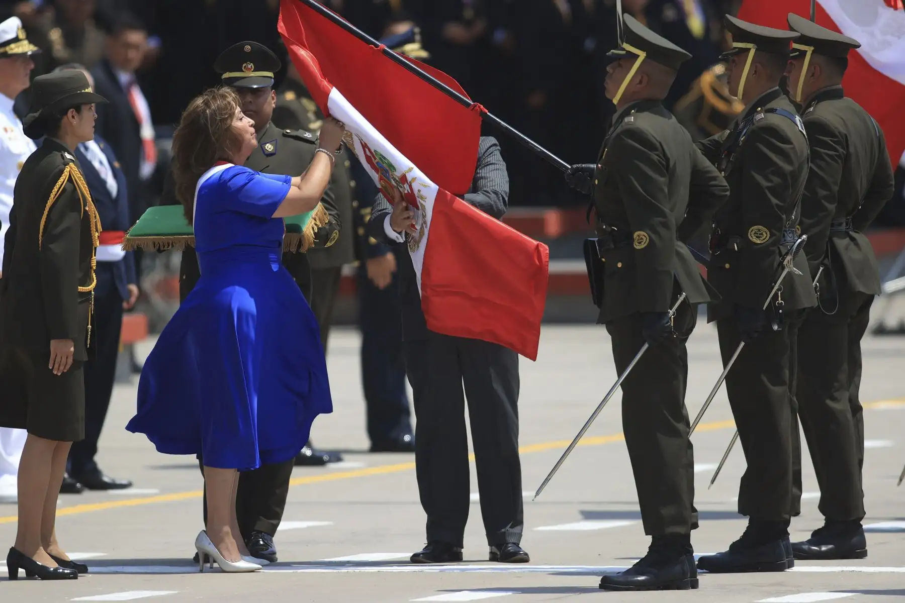 La presidenta Dina Boluarte participa en la ceremonia por el XXX Aniversario de las Operaciones del Alto Cenepa. Foto: ANDINA/Jhonel Rodríguez Robles