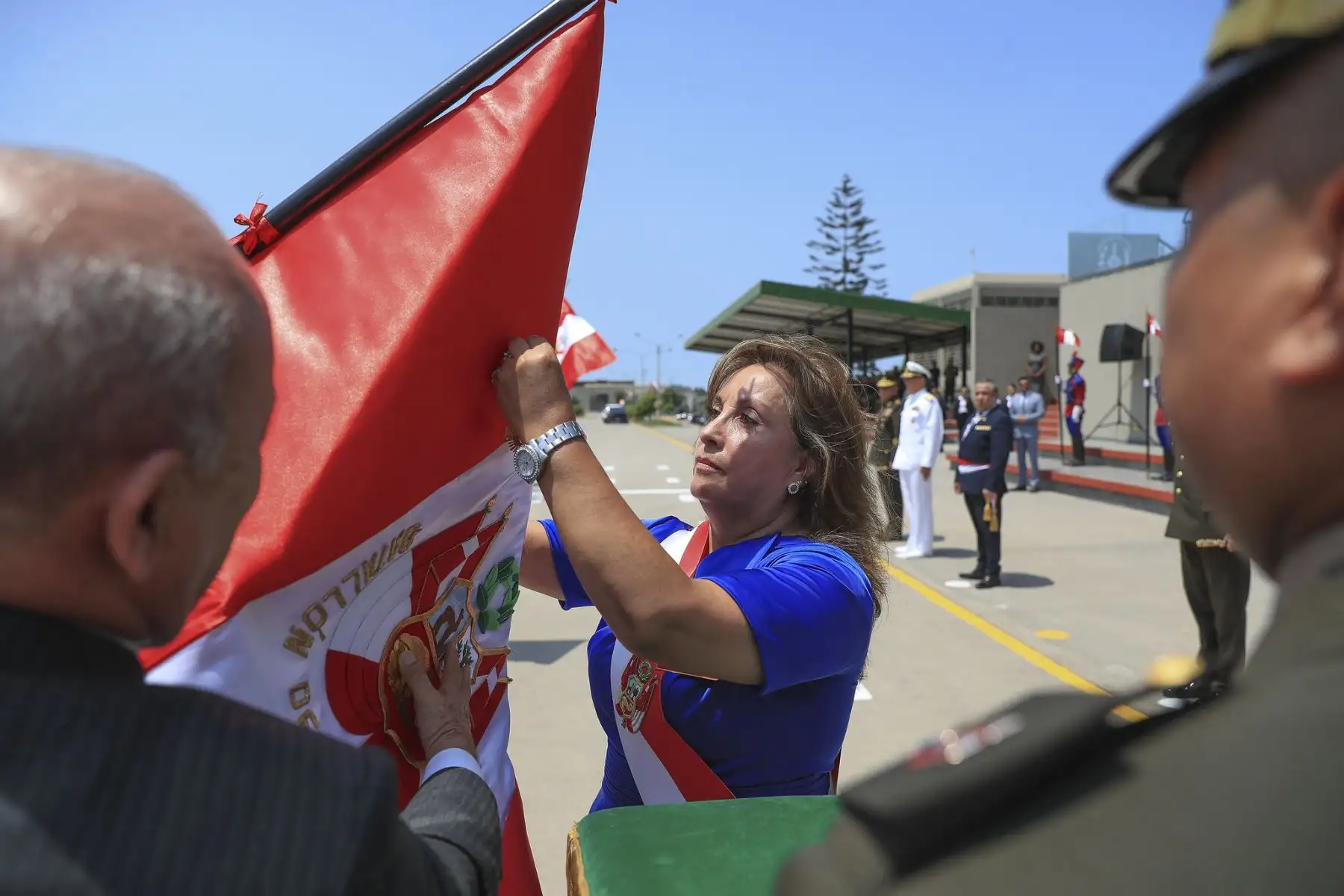 La presidenta Dina Boluarte participa en la ceremonia por el XXX aniversario de las operaciones del Alto Cenepa. Foto: ANDINA/Prensa Presidencia