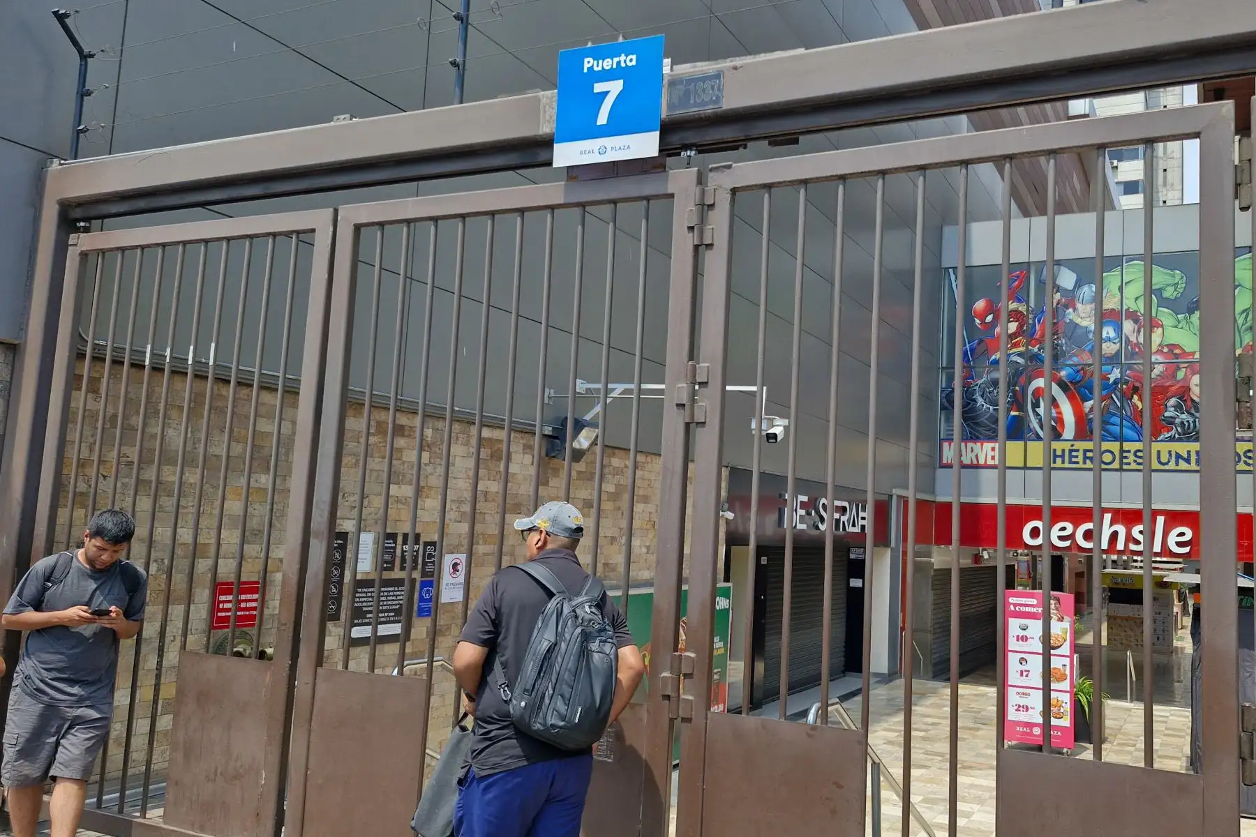 La cadena de centros comerciales Real Plaza, cerró sus instalaciones a nivel nacional tras el colapso de su estructura en Trujillo, que dejó el saldo de 6 fallecidos y más de 70 heridos. Foto: ANDINA/Jhonel Rodríguez Robles