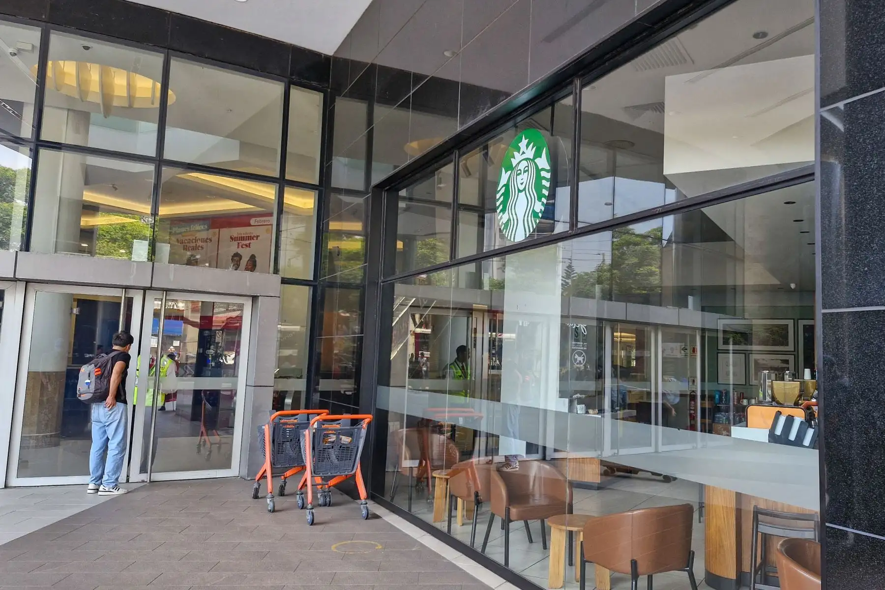La cadena de centros comerciales Real Plaza, cerró sus instalaciones a nivel nacional tras el colapso de su estructura en Trujillo, que dejó el saldo de 6 fallecidos y más de 70 heridos. Foto: ANDINA/Jhonel Rodríguez Robles