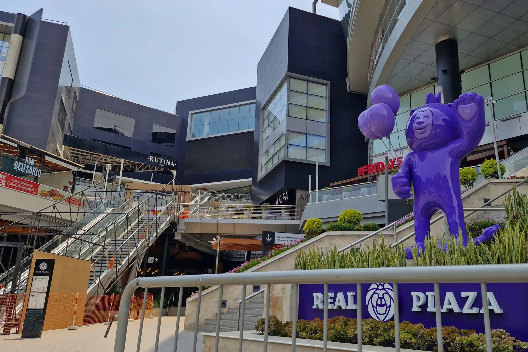 La cadena de centros comerciales Real Plaza, cerró sus instalaciones a nivel nacional tras el colapso de su estructura en Trujillo, que dejó el saldo de 6 fallecidos y más de 70 heridos. Foto: ANDINA/Jhonel Rodríguez Robles