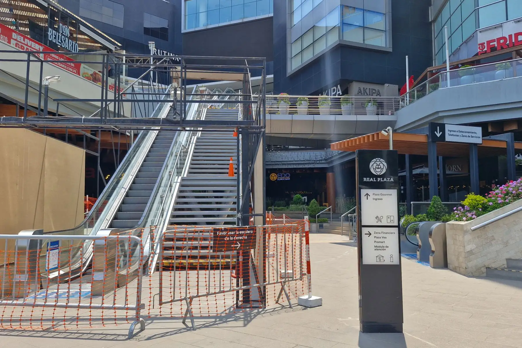 La cadena de centros comerciales Real Plaza, cerró sus instalaciones a nivel nacional tras el colapso de su estructura en Trujillo, que dejó el saldo de 6 fallecidos y más de 70 heridos. Foto: ANDINA/Jhonel Rodríguez Robles