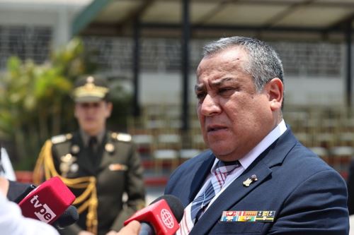 Gustavo Adrianzén en declaraciones a la prensa tras la tragedia ocurrida en Trujillo el último 21 de febrero de 2025. Foto: ANDINA/Difusión