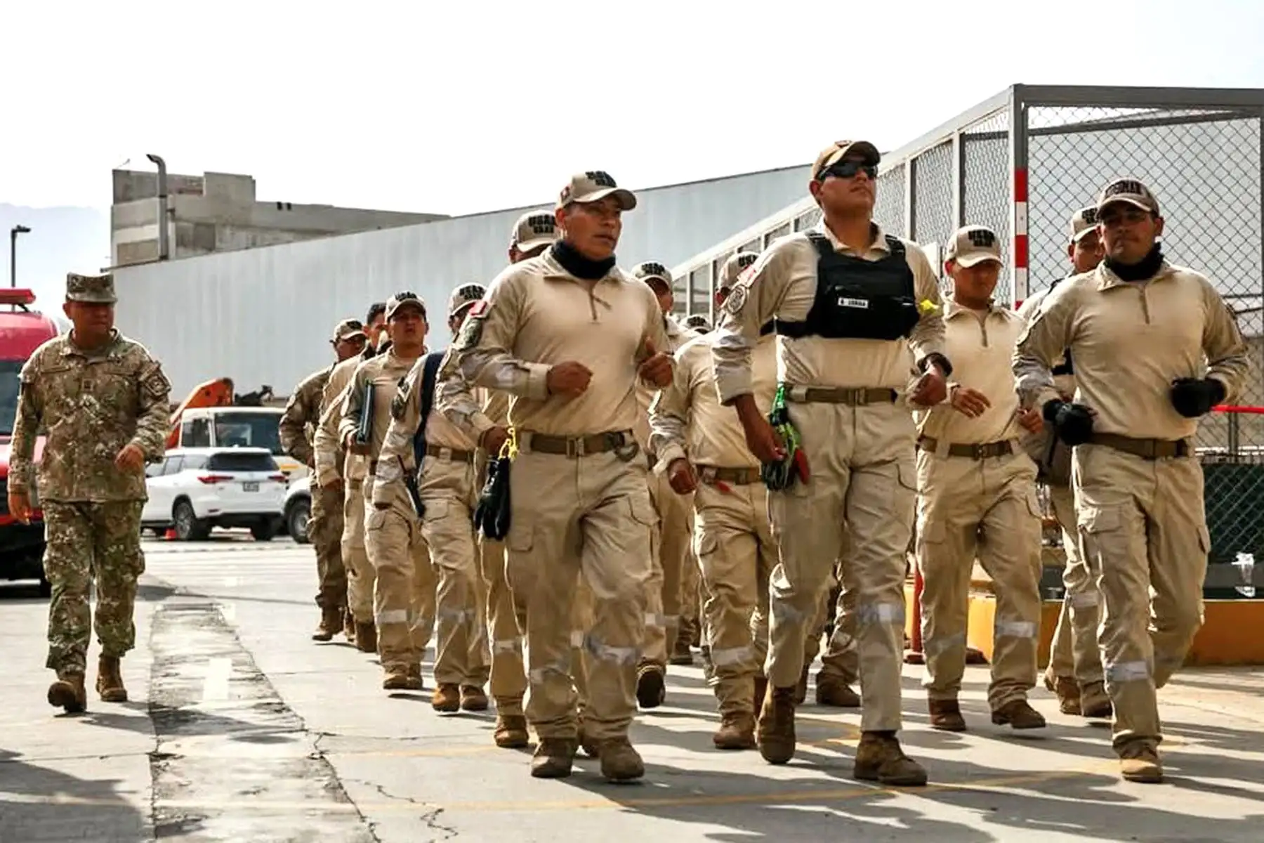 El Grupo USAR “Grau” de la Marina de Guerra del Perú se desplegó a Trujillo para apoyar en las labores de búsqueda y rescate tras el colapso de una estructura en el centro comercial Real Plaza. 
Foto: Marina de Guerra del Perú