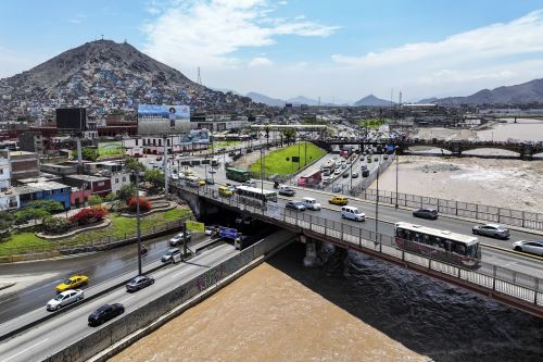 Restablecen el tránsito en Vía de Evitamiento tras reparación del puente Ricardo Palma