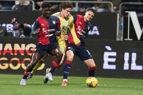 Juventus se enfrenta al Cagliari durante el partido de fútbol de la Serie A italiana