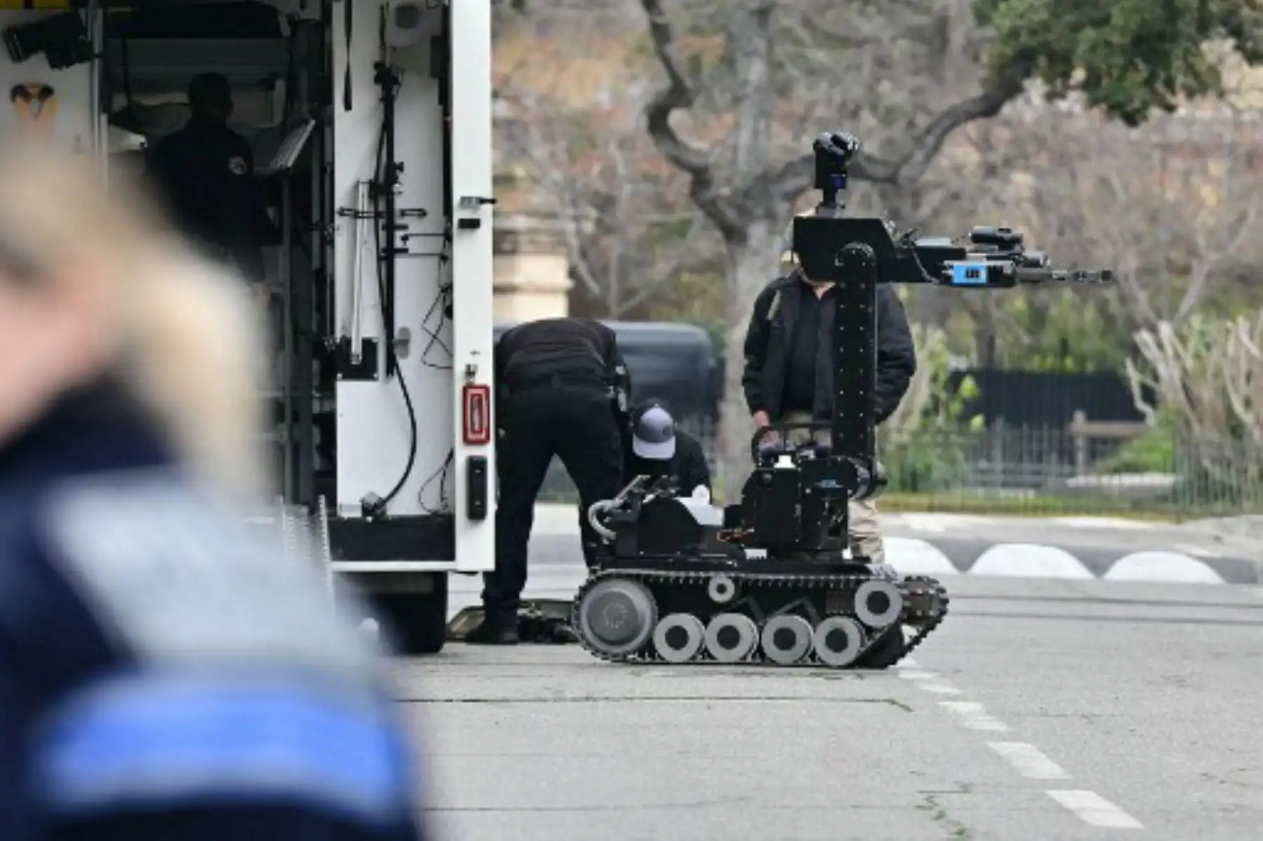 La policía acordonó la delegación diplomática, situada en un barrio acomodado de la ciudad mediterránea. Foto: AFP