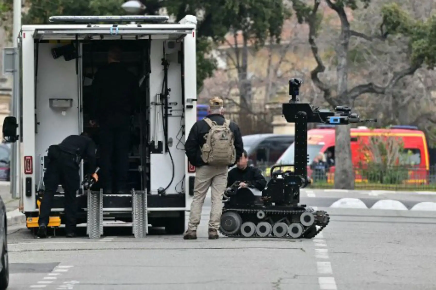 La policía acordonó la delegación diplomática, situada en un barrio acomodado de la ciudad mediterránea. Foto: AFP