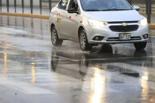 Ante las fuertes lluvias podrían desencadenarse peligros asociados (huaicos, desbordes e inundaciones). ANDINA/Jhonel Rodríguez Robles