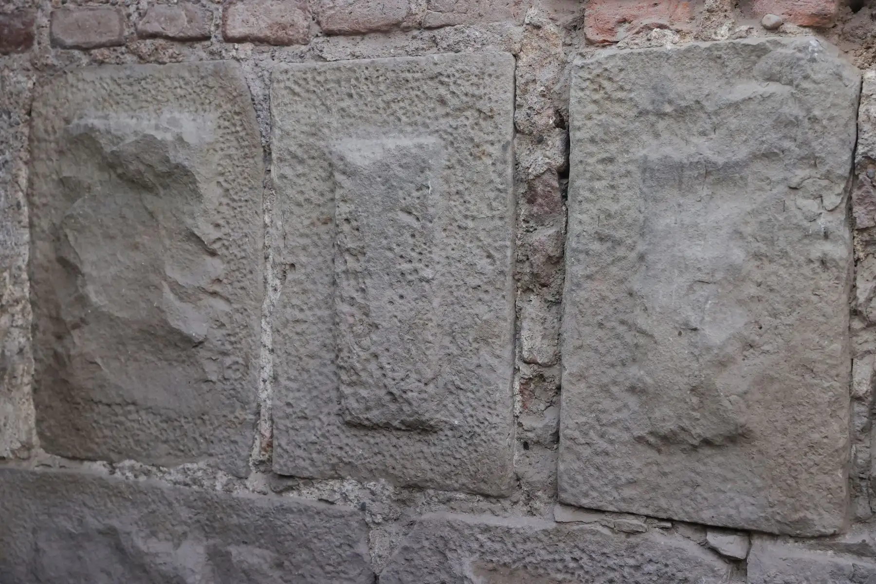 Se ha identificado una de las dos bases del Puente de Piedra, construida mediante mampostería de piedras labradas de gran tamaño.  Foto: ANDINA/Melina Mejía