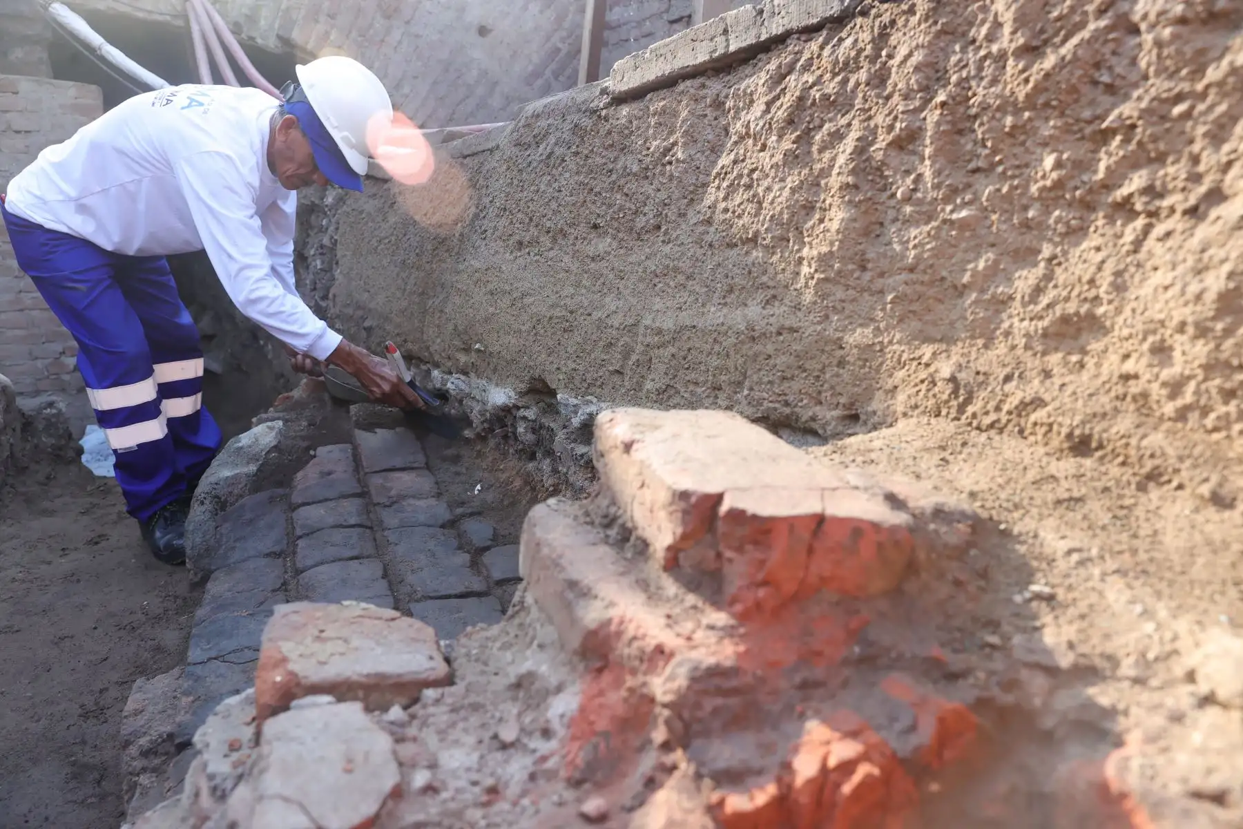 El objetivo de esta investigación es hallar vestigios tanto del Puente de Piedra como del Arco del Puente, a fin de integrar los hallazgos al futuro proyecto para la restitución del arco.  Foto: ANDINA/Melina Mejía