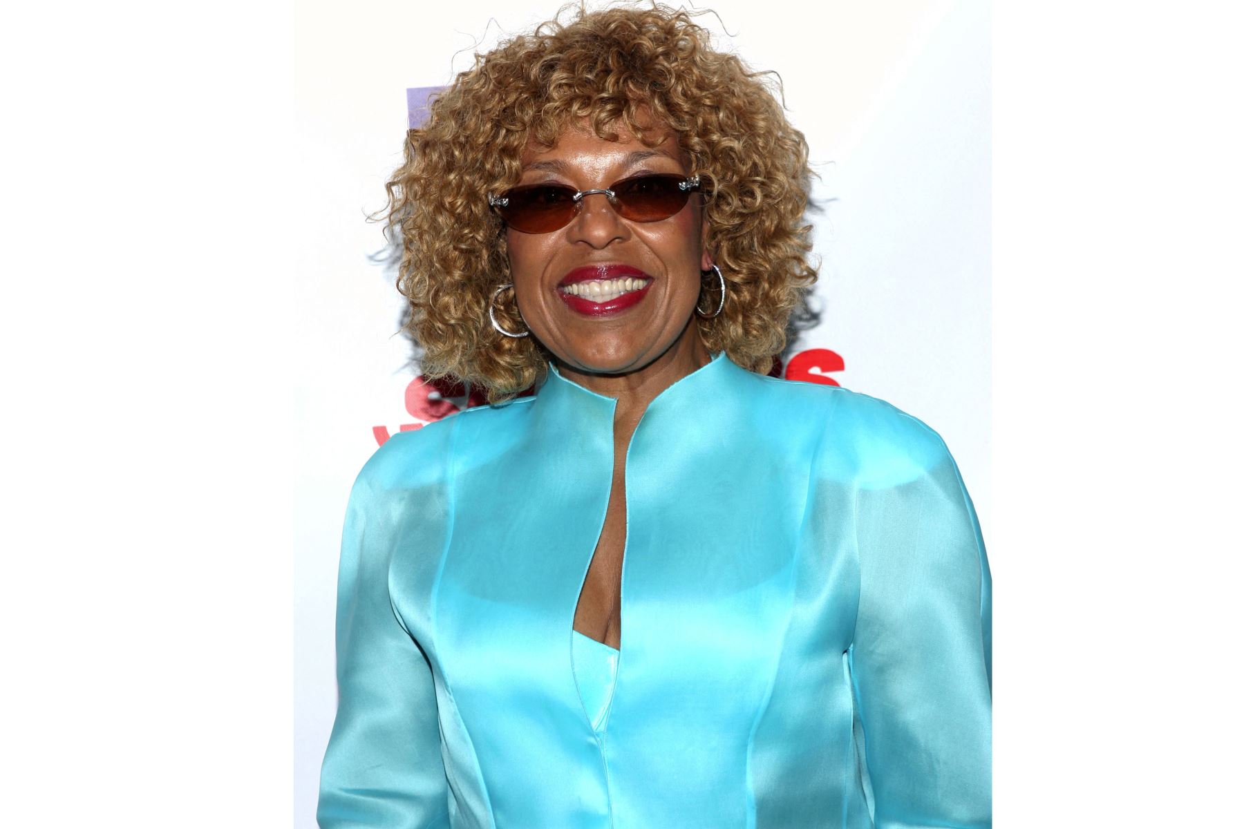 La cantante Roberta Flack asiste a la gala anual Dress For Success "April In Paris" en el Marriott Marquis el 19 de abril de 2005 en la ciudad de Nueva York. 
Foto: AFP