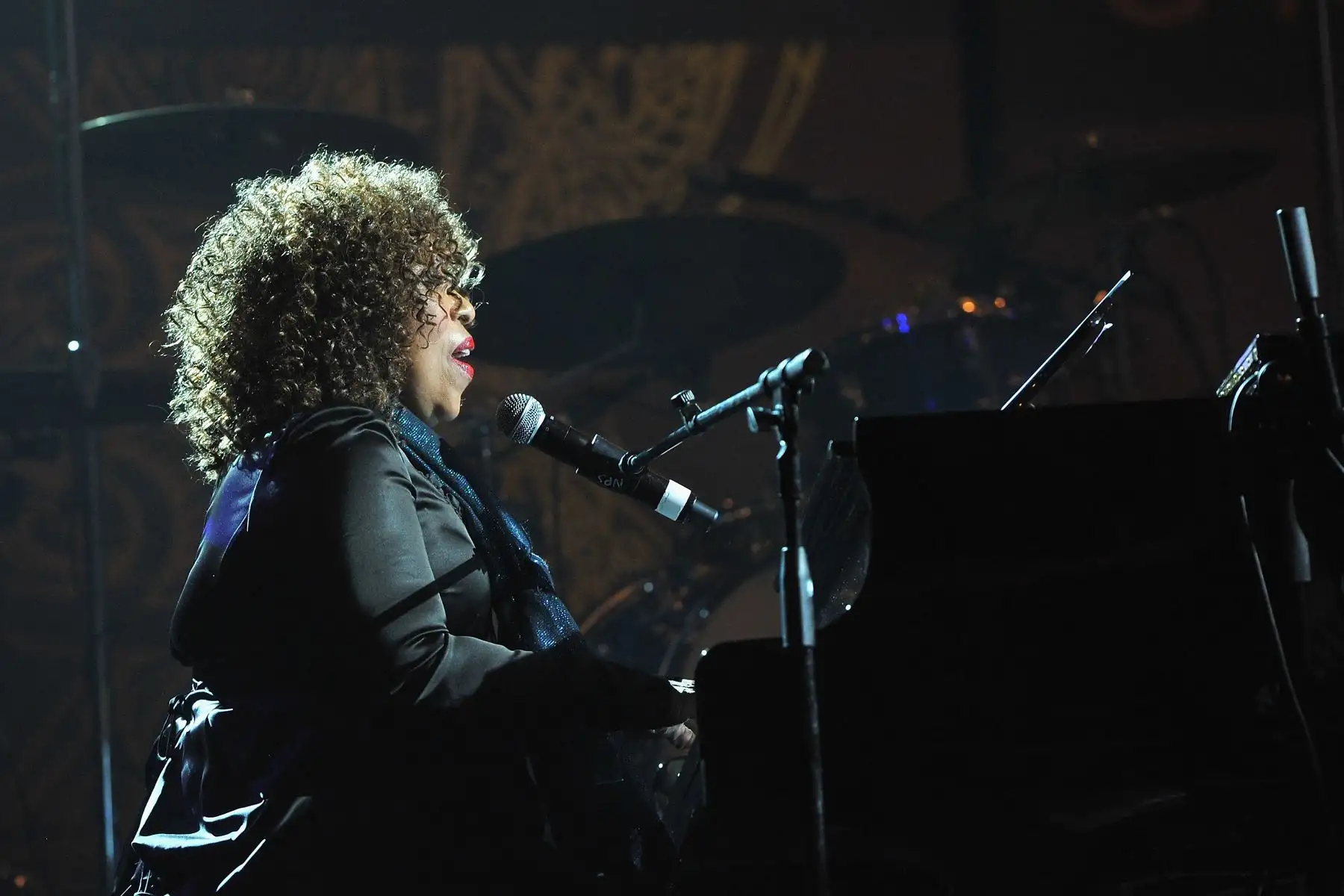 Roberta Flack actúa en el escenario del One World Concert en la Universidad de Syracuse el 9 de octubre de 2012 en Syracuse, Nueva York.   
Foto: AFP
