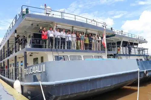 Representantes del Midis y del Banco Mundial sostuvieron una reunión en estación naval Manuel Clavero de la Marina de Guerra en Iquitos. Foto: MIDIS/Andina.