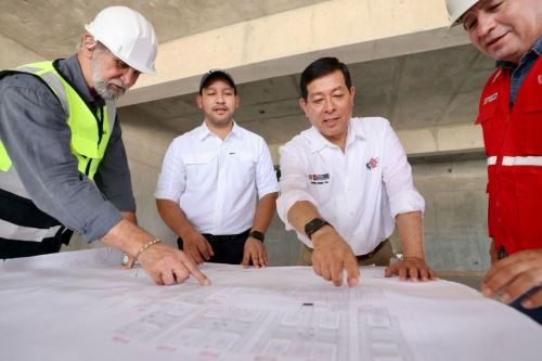 Ministro Eduardo Arana y congresista Muñante inspeccionaron proyecto de megapenal en Ica. Foto: ANDINA/Difusión.