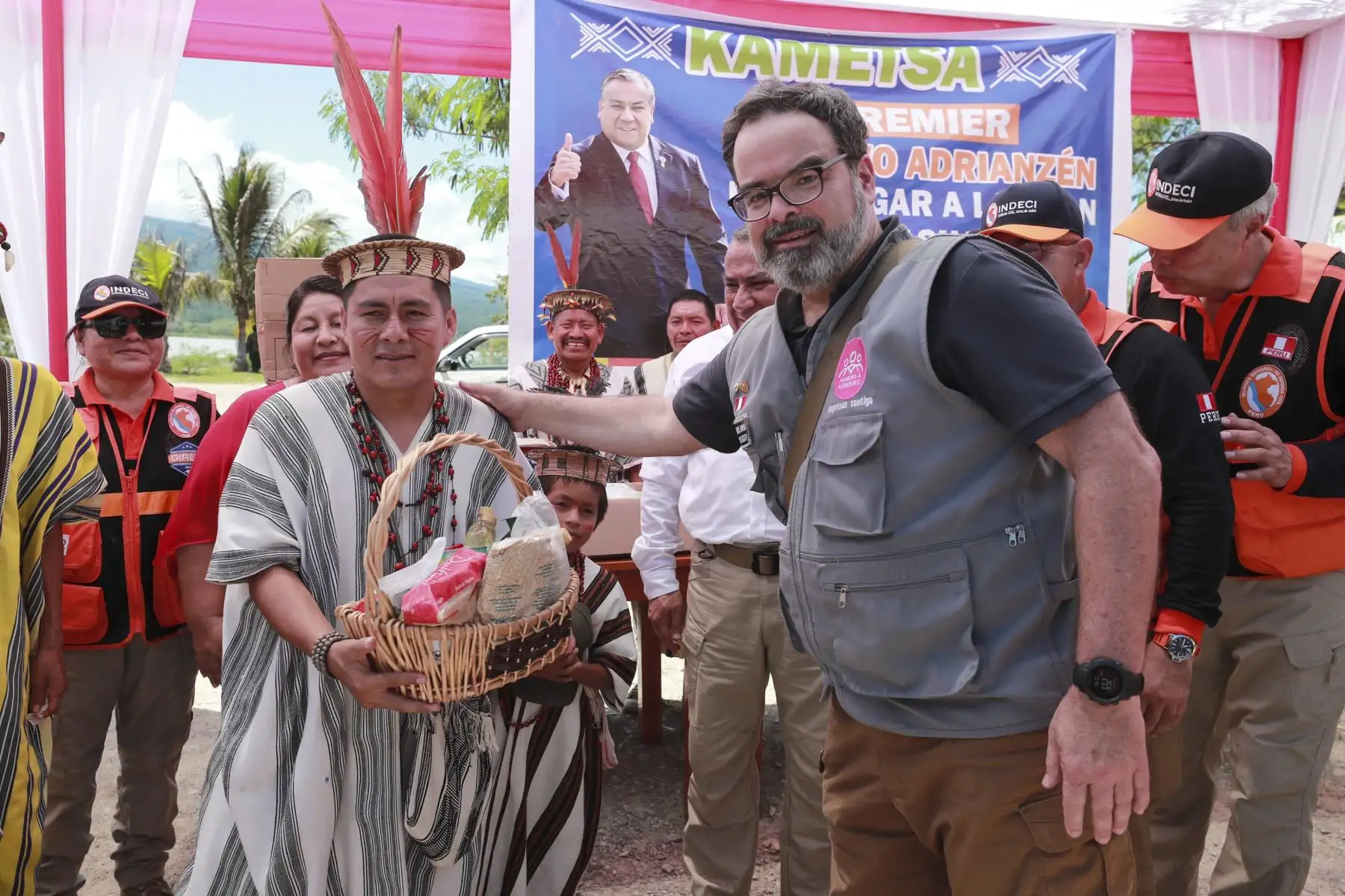 El premier Gustavo Adrianzén se encuentra en el distrito de Río Tambo (Junín) coordinando y articulando acciones con la alcaldesa Digna Sucari y líderes locales tras la declaratoria de estado de emergencias por fuertes lluvias. Foto: PCM