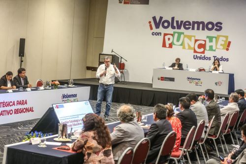 El titular de Educación, Morgan Quero, participó en Encuentro Nacional de Gerentes y Directores Regionales de Educación, desarrollado en San Isidro. Foto: Difusión