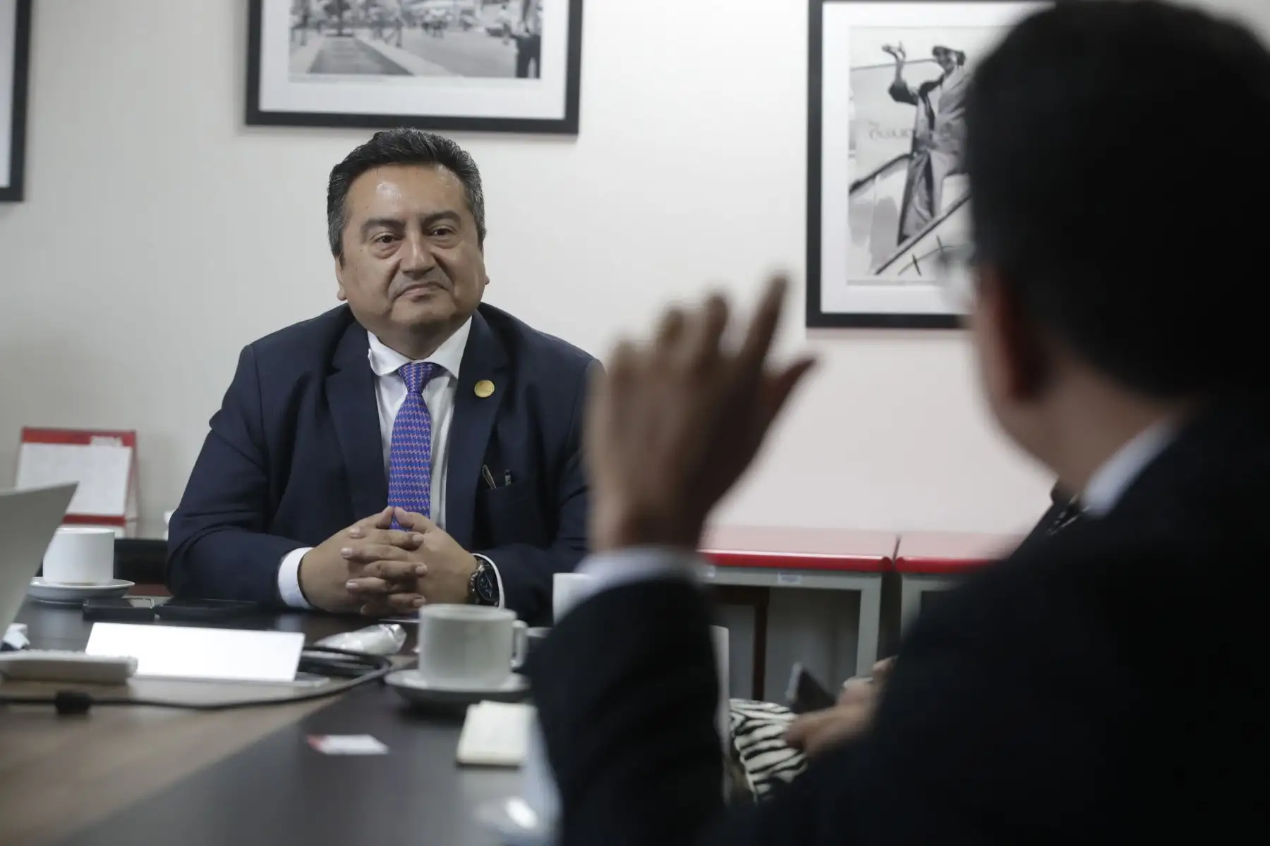 La titular de la Secretaría de Integridad Pública, Ana Reátegui Napurí, visitó hoy las instalaciones de Editora Perú y sostuvo una reunión de trabajo con el Gerente General y Director de Medios Periodísticos de Editora Perú, Félix Paz, con miras impulsar y consolidar esta alianza estratégica entre ambas entidades.
Foto: ANDINA/Eddy Ramos