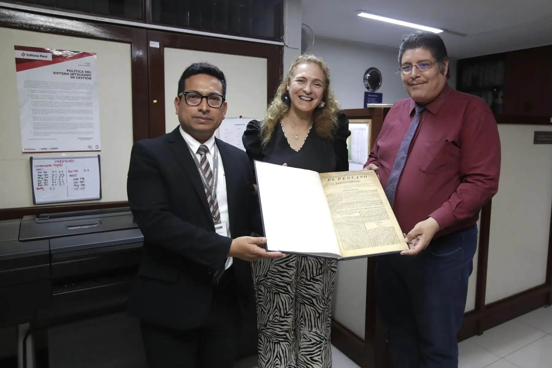 La titular de la Secretaría de Integridad Pública, Ana Reátegui Napurí, visitó hoy las instalaciones de Editora Perú y sostuvo una reunión de trabajo con el Gerente General y Director de Medios Periodísticos de Editora Perú, Félix Paz, con miras impulsar y consolidar esta alianza estratégica entre ambas entidades.
Foto: ANDINA/Eddy Ramos