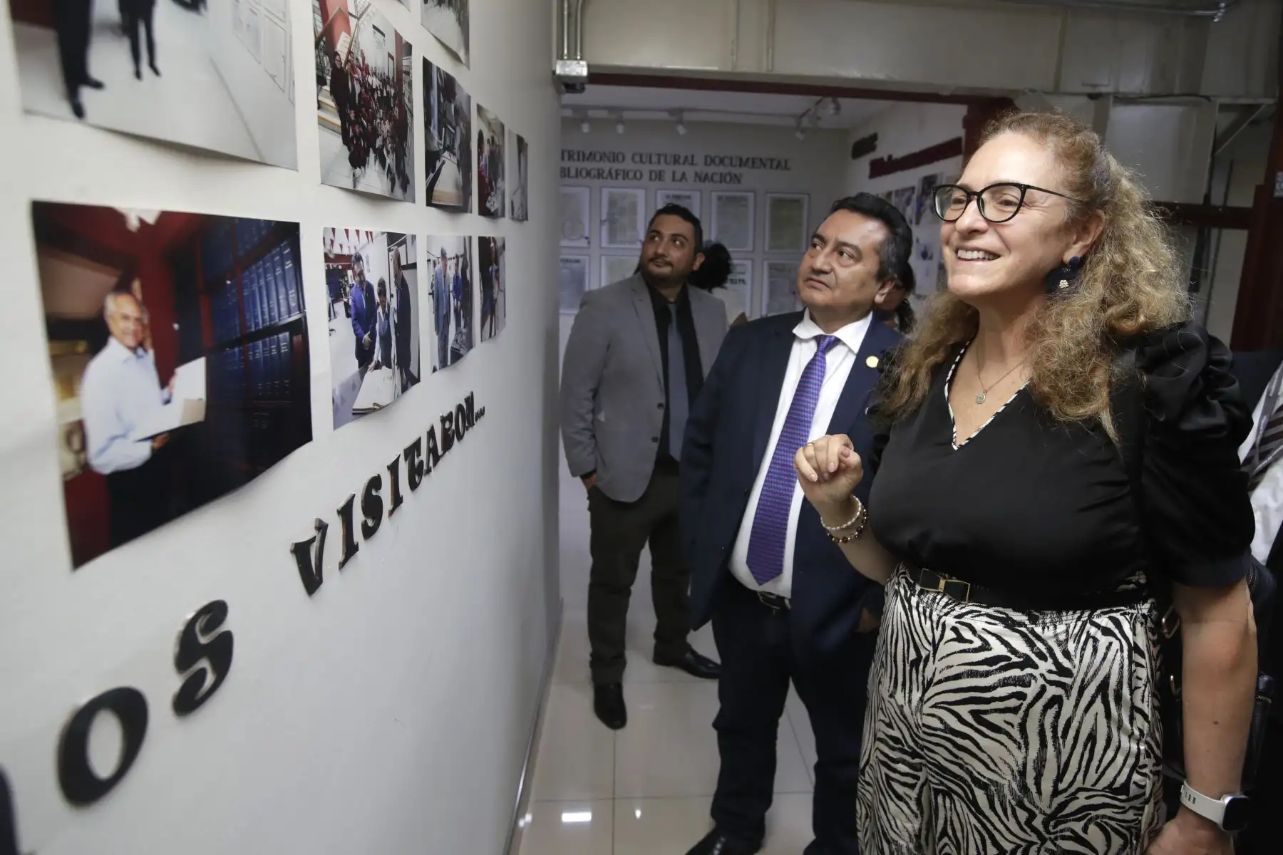 La titular de la Secretaría de Integridad Pública, Ana Reátegui Napurí, visitó hoy las instalaciones de Editora Perú y sostuvo una reunión de trabajo con el Gerente General y Director de Medios Periodísticos de Editora Perú, Félix Paz, con miras impulsar y consolidar esta alianza estratégica entre ambas entidades.
Foto: ANDINA/Eddy Ramos
